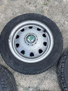 Letní pneu s ráfky na Škoda Felicia