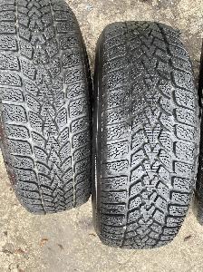 Zimní pneu 195/65 R15 na ráfkách Renault