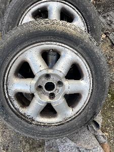 Alu kola R15 na Renault i s pneu