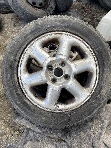 Alu kola R15 na Renault i s pneu