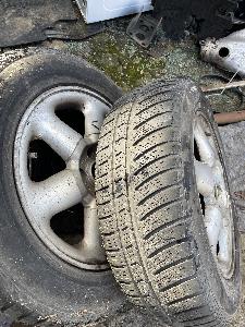 Alu kola R15 na Renault i s pneu