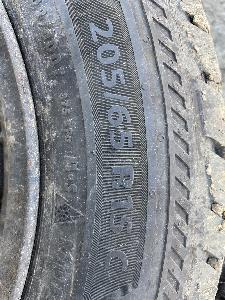 Pneu 205/65 R15 C na ráfkách Peugeot Partner