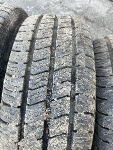 Pneu 205/65 R15 C na ráfkách Peugeot Partner