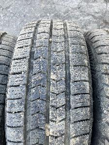 Pneu 205/65 R15 C na ráfkách Peugeot Partner