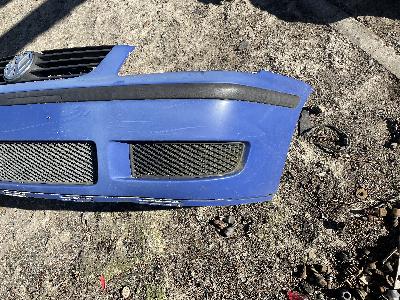 Přední nárazník na VW Polo rok 2001