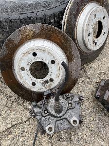 Přední a zadní kotouče + třmeny na Mercedes-Benz třídy S