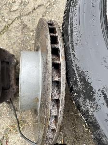 Přední a zadní kotouče + třmeny na Mercedes-Benz třídy S