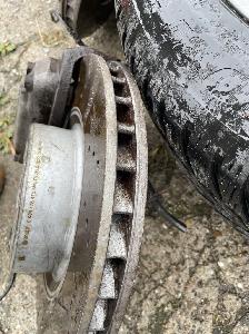 Přední a zadní kotouče + třmeny na Mercedes-Benz třídy S