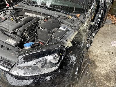 Prodám VW Golf 7 bouraný