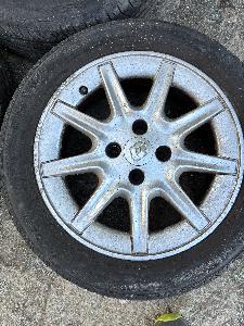 Prodám alu kola na Renault i+letní pneu 185/55 R15