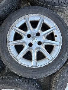 Prodám alu kola na Renault i+letní pneu 185/55 R15