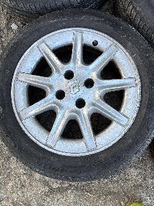 Prodám alu kola na Renault i+letní pneu 185/55 R15