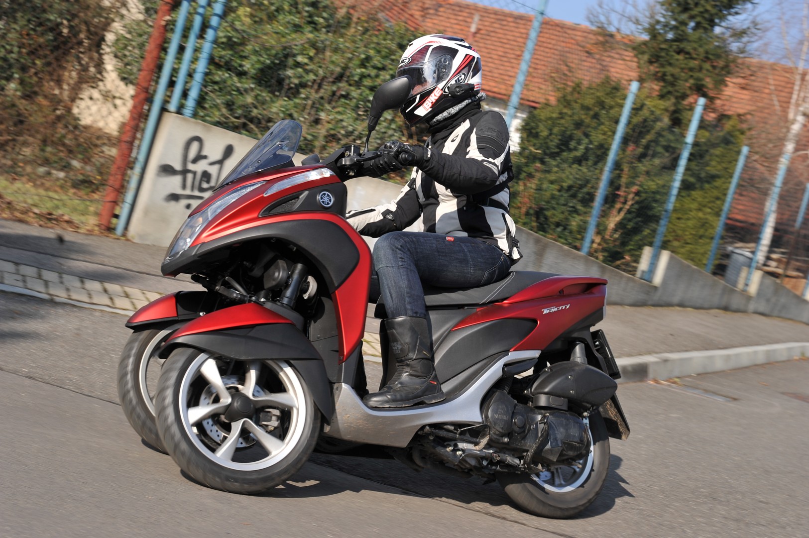 První vlaštovka – Yamaha Tricity První vlaštovka – Yamaha Tricity