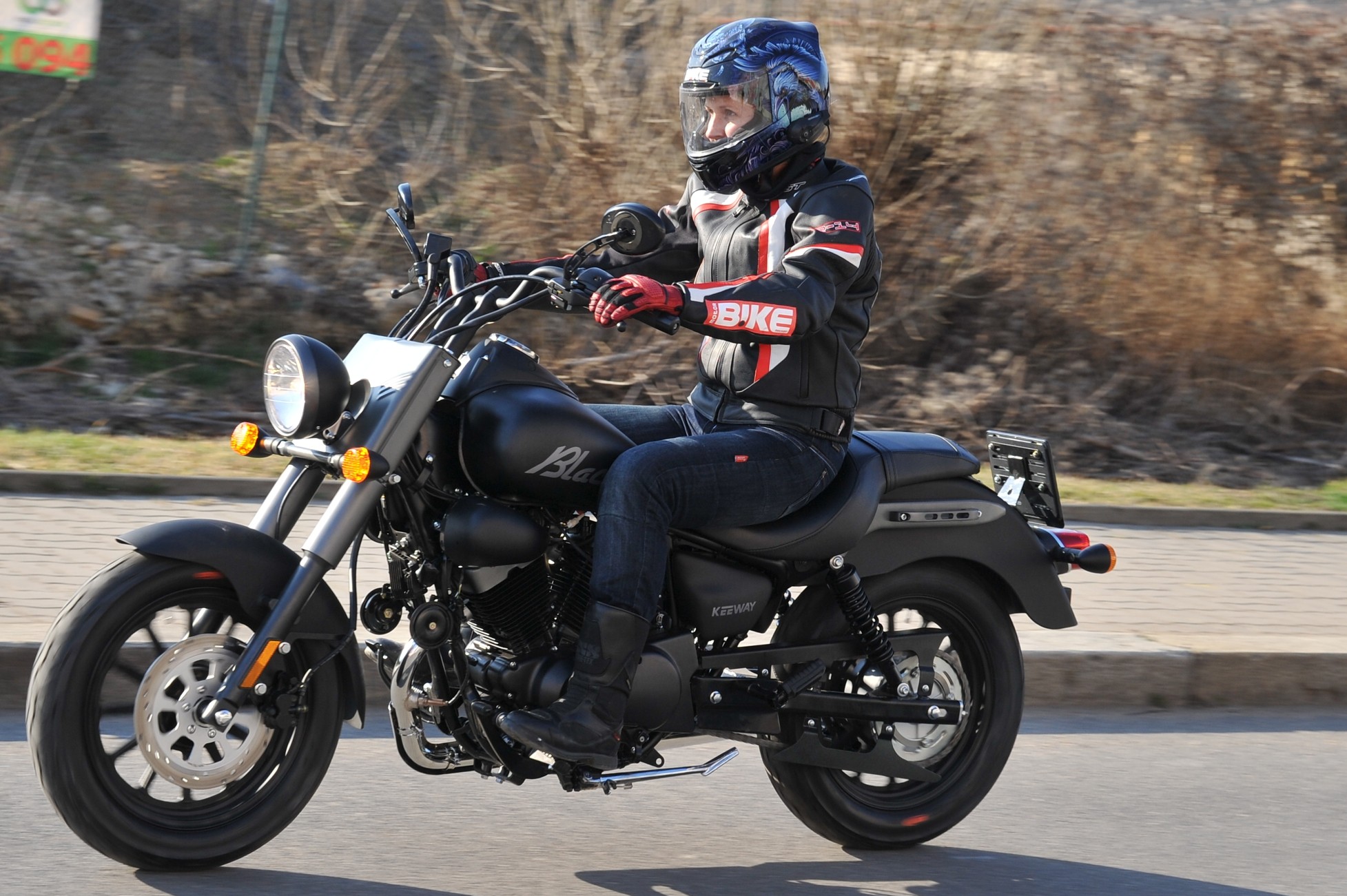 TEST: Černá je dobrá – Keeway Blackster 250i