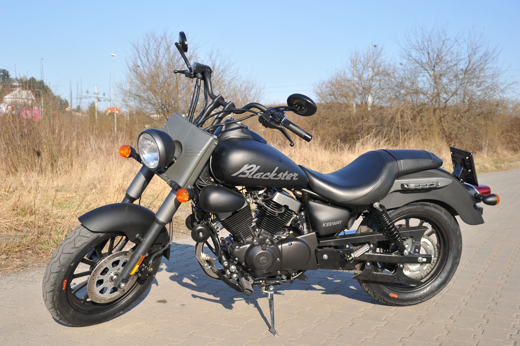 TEST: Černá je dobrá – Keeway Blackster 250i