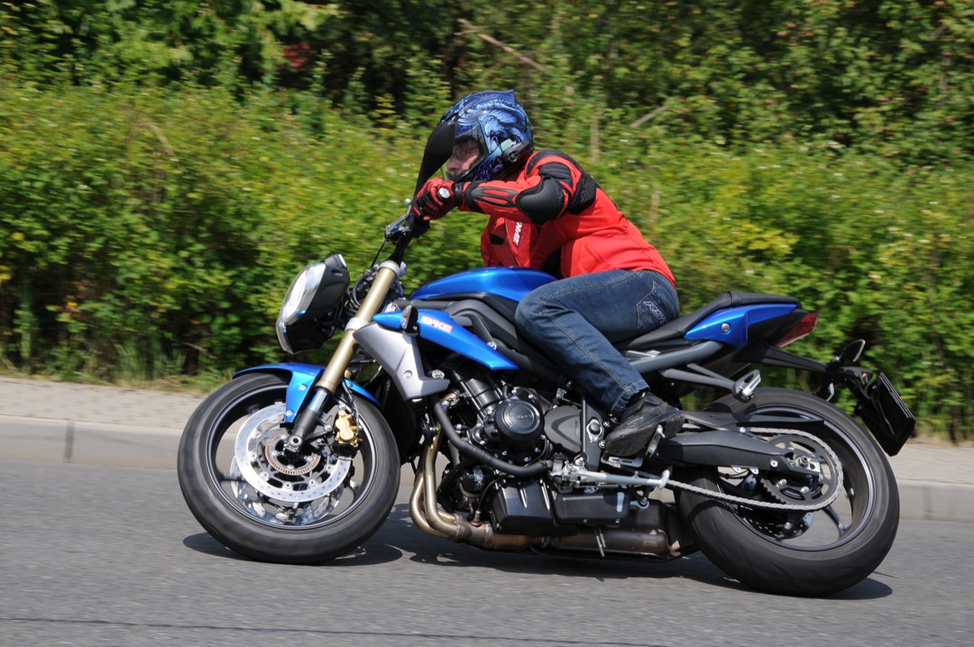 TEST: Triumph Street Triple TEST: Triumph Street Triple