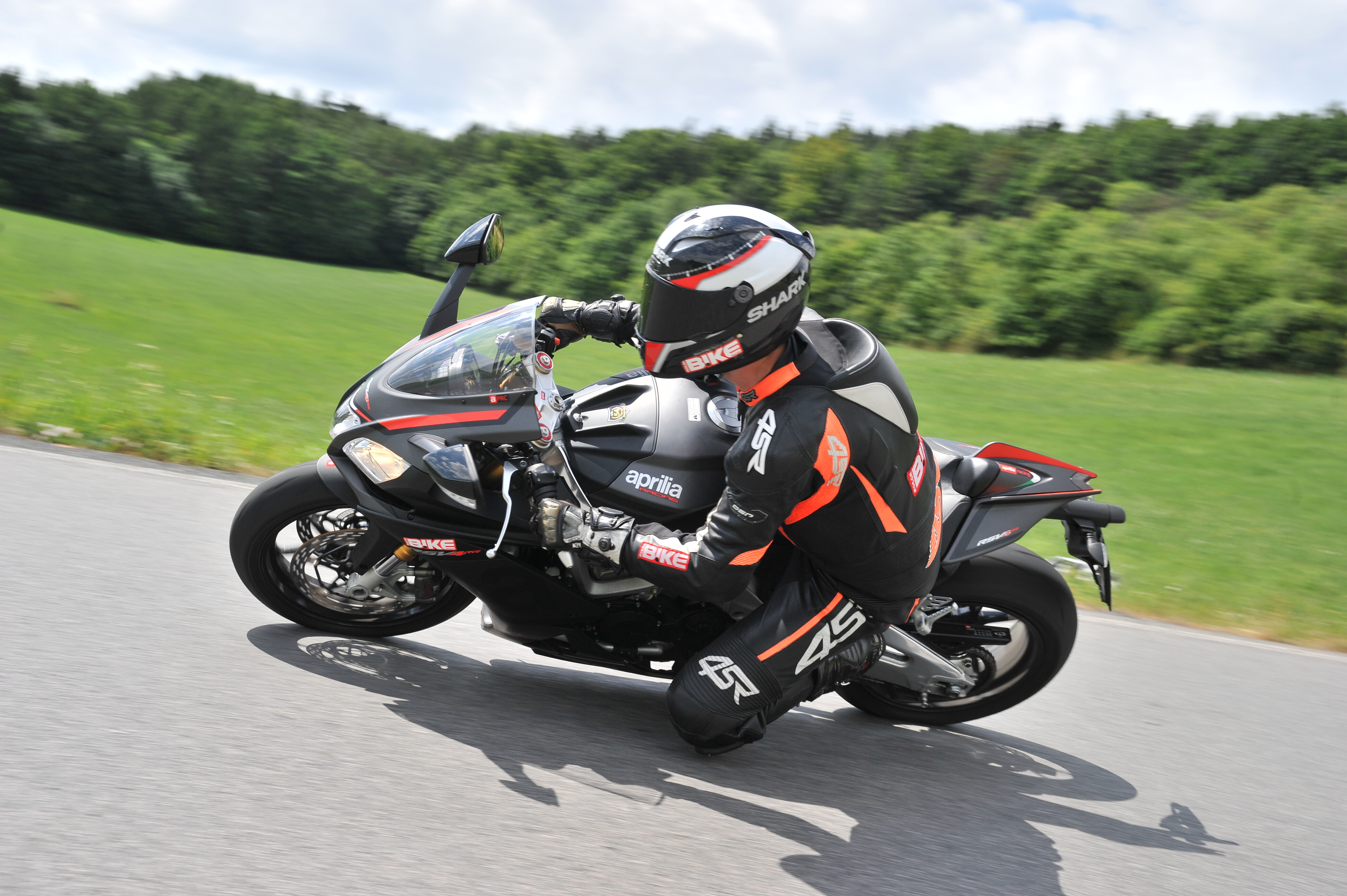 TEST: Zostuzeni předjetím – Aprilia RSV4 RR TEST: Zostuzeni předjetím – Aprilia RSV4 RR