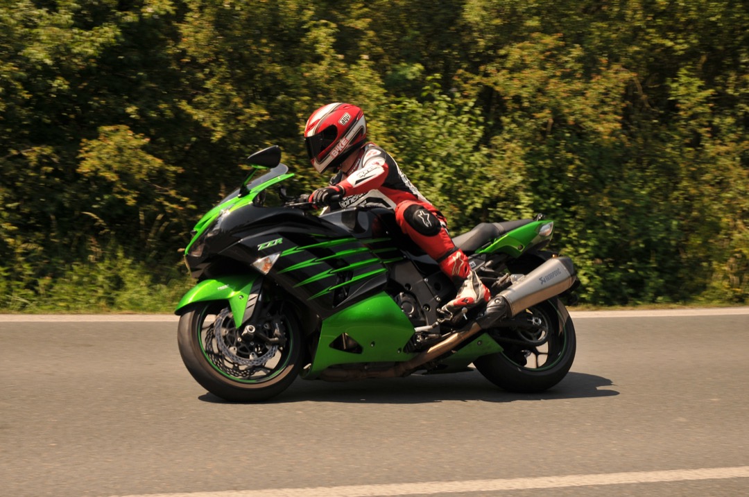TEST: Kawasaki ZZR 1400 Performance Sport TEST: Kawasaki ZZR 1400 Performance Sport