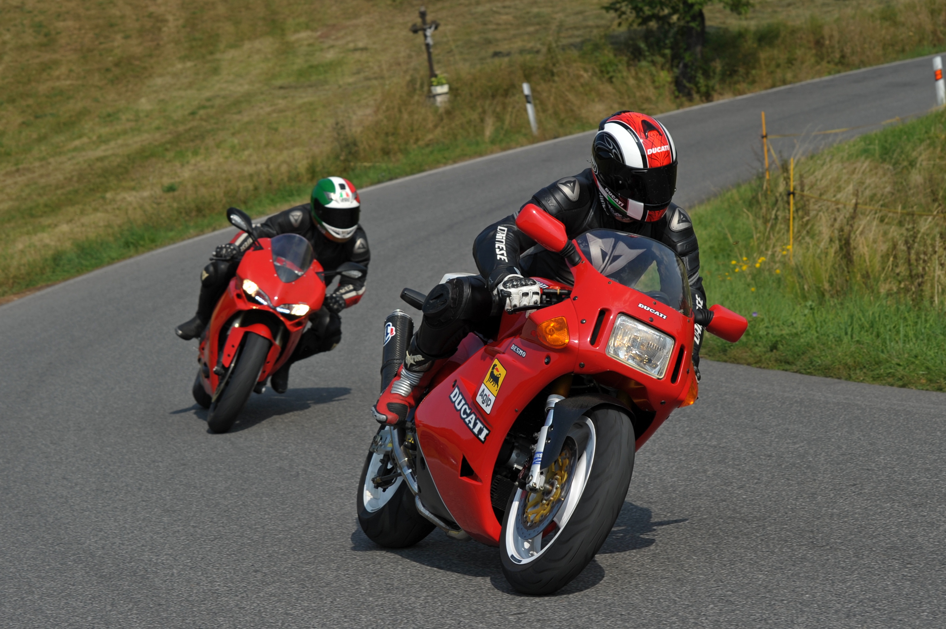 TEST: Ducati 851 SP3 vs. Ducati 1299 Panigale TEST: Ducati 851 SP3 vs. Ducati 1299 Panigale