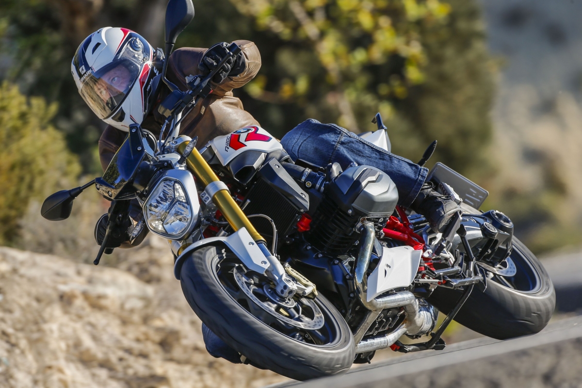 TEST: Revoluční evoluce BMW R1200R MY 2015 TEST: Revoluční evoluce BMW R1200R MY 2015