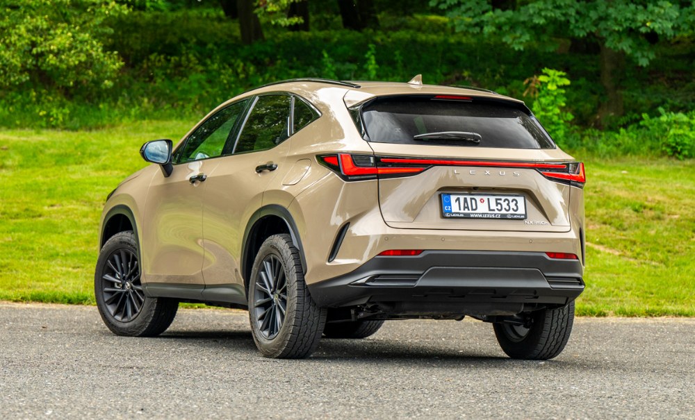 Lexus NX 350h Overtrail – Zlehka do terénu Lexus NX 350h Overtrail – Zlehka do terénu