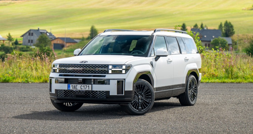 Hyundai Santa Fe HEV AWD – Dokáže ohromit