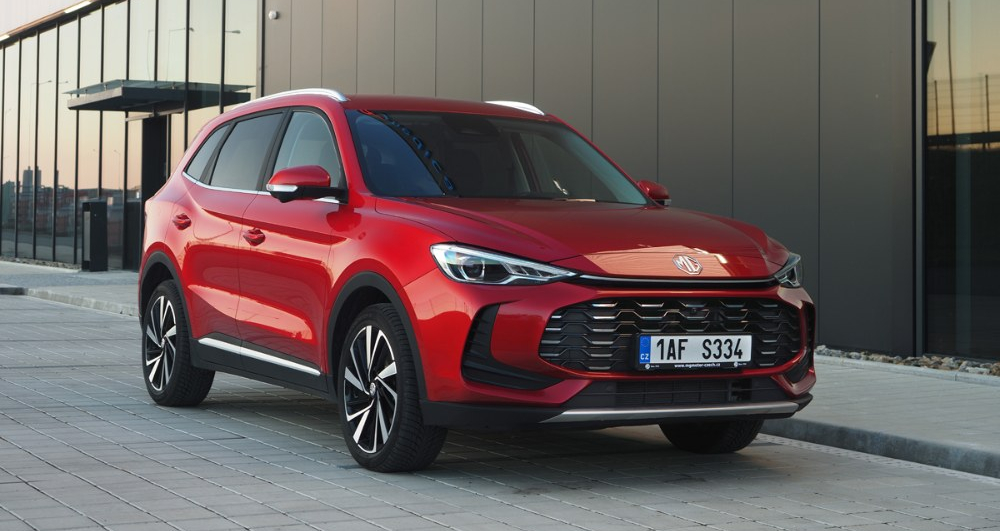 MG ZS Hybrid+ – Hezčí a s hybridem