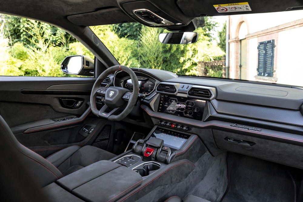 Lamborghini Urus SE – Plug-in mýty bořící