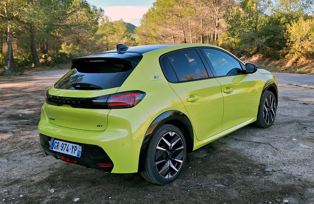 Peugeot e-208 – Modernizace skokem